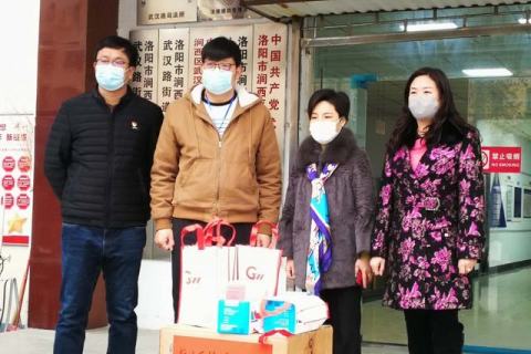 共同克服困難，向前邁進