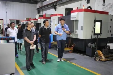 區(qū)人民代表大會代表團檢查了我們公司的安全生產(chǎn)工作